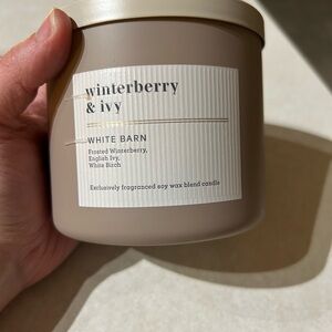 White Barn Winterberry & Ivy Candle - Cream